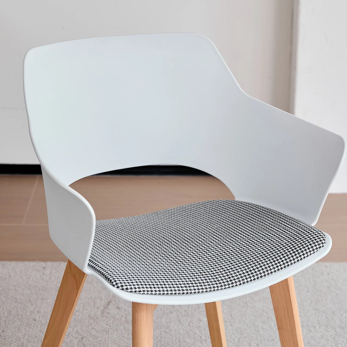 Sedie da pranzo moderne da 2 pezzi con braccioli - Guscio in PP + Gambe in legno + Cuscino in tessuto pied de poule per cucina, soggiorno, caffè