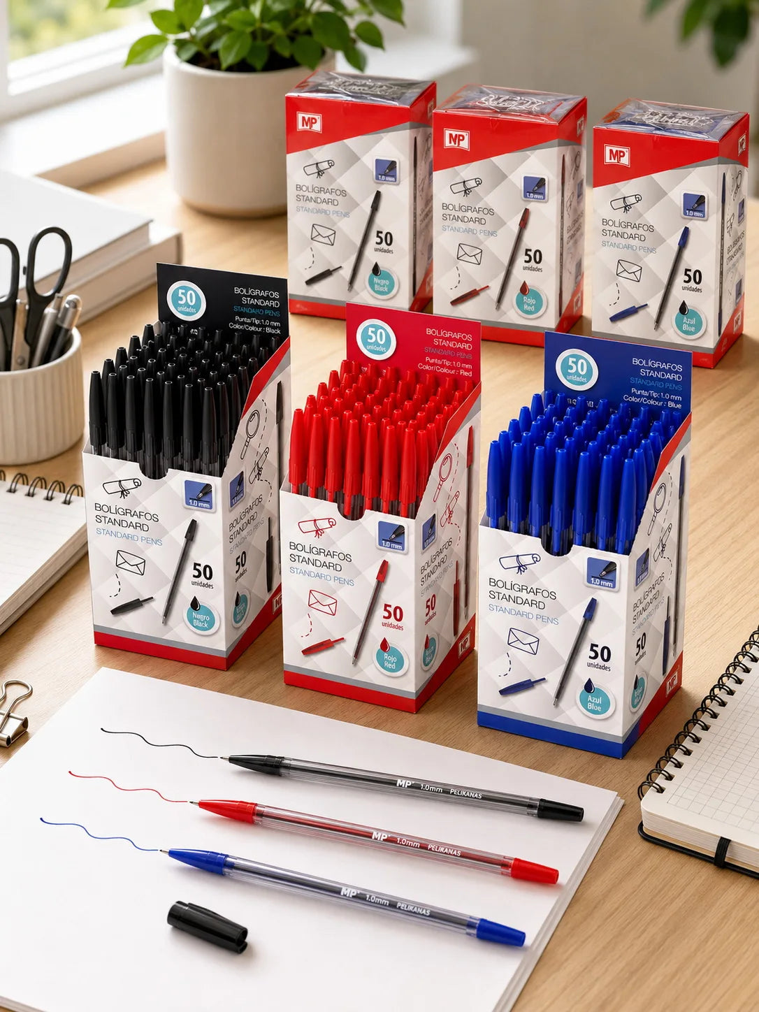 Confezione da 50 penne a sfera classiche, punta media, 1,0 mm. | Penne a scrittura fluida per scuola, ufficio e studio | Corpo trasparente, 14,5 cm (blu / nero / rosso).