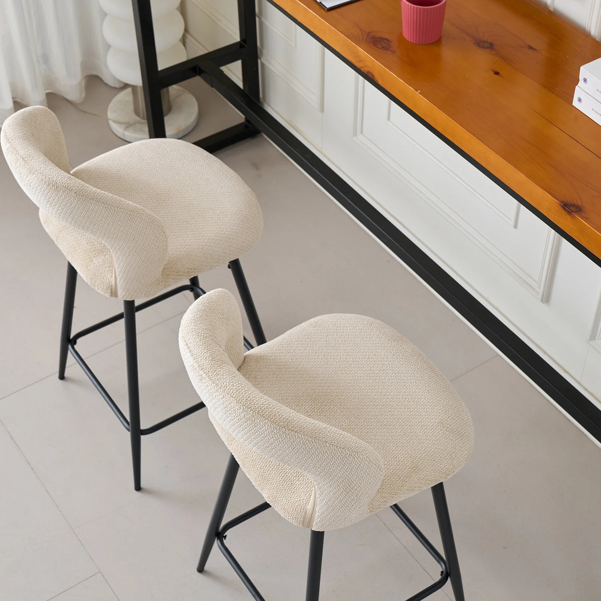 EGOONM Set da 2/4 sgabelli da bar girevoli in lino con schienale aperto e poggiapiedi, sedie da bar moderne imbottite per isola cucina, gambe in metallo nero