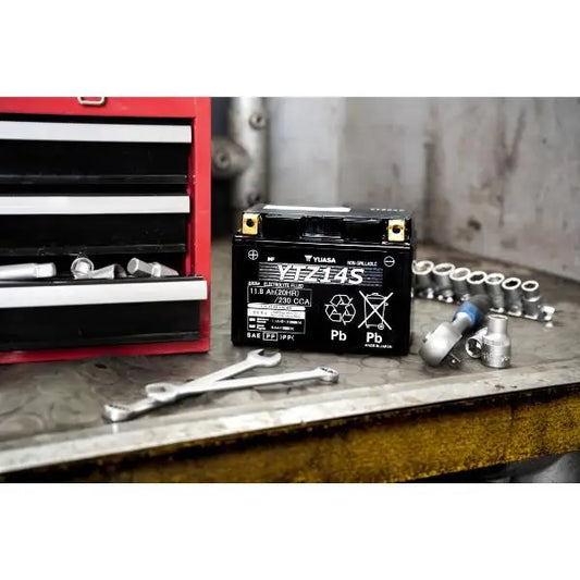 Batteria per moto YUASA YTZ14S AGM
12V 11.8Ah 230Amp.
Gamma YTZ ® AGM ad alte prestazioni senza manutenzione
Misure: Lunghezza 150 mm
Larghezza 87 mm
Altezza 110 mm