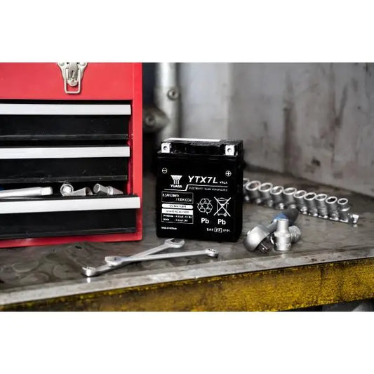 Batteria per moto YUASA YTX7L-BS AGM
12V 6.3Ah 100Amp..
Gamma YTX ® e YT ad alte prestazioni e senza manutenzione.
Misure:
LUNGHEZZA: 115 mm.
Larghezza: 72 mm.
Altezza: 132 mm.