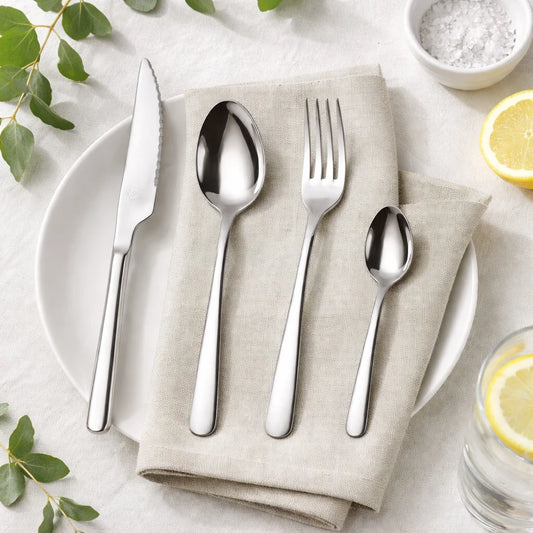 Set di Posate 24 Pezzi in Acciaio Inox 18/0 Colore Argento Mr.Spoon Essence – Set Completo di Posate con Coltello, Forchetta, Cucchiaio e Cucchiaino, Lavabile in Lavastoviglie, Posate Economiche per Casa, Ristorante e Ospit