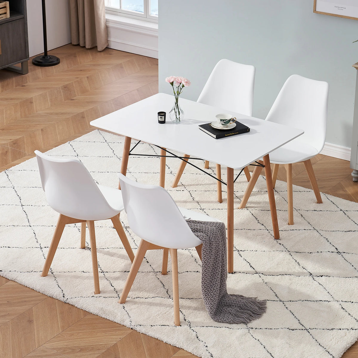 Un set di 6 sedie da pranzo medievali nordiche Sedile imbottito in PU Gambe in legno di faggio Sedie da scrivania per sala da pranzo Camera da letto Balcone Ristorante