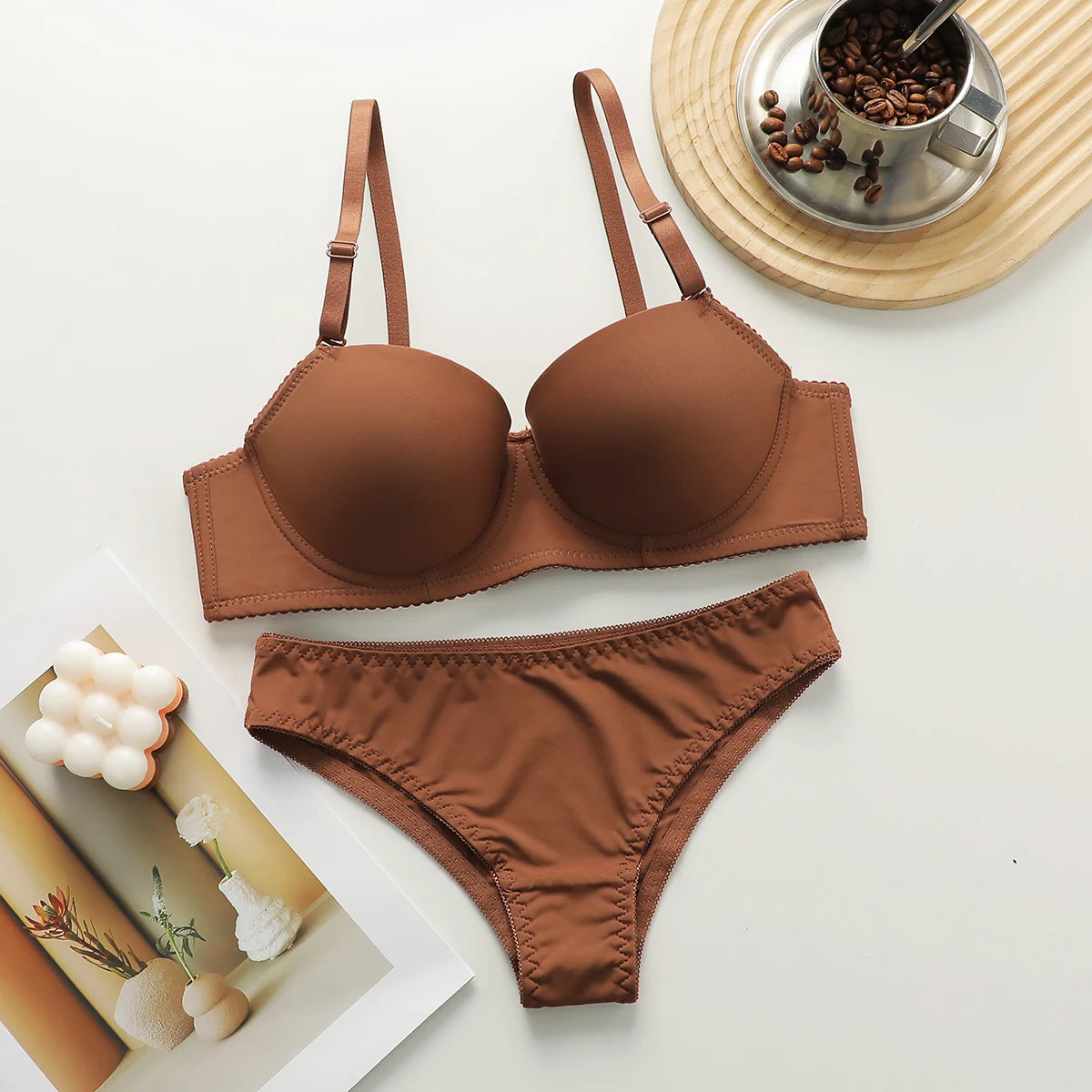 Nuovo set da 2 pezzi quotidiano in tinta unita di vendita calda con reggiseno push up con bordo in acciaio per set intimo donna J2611