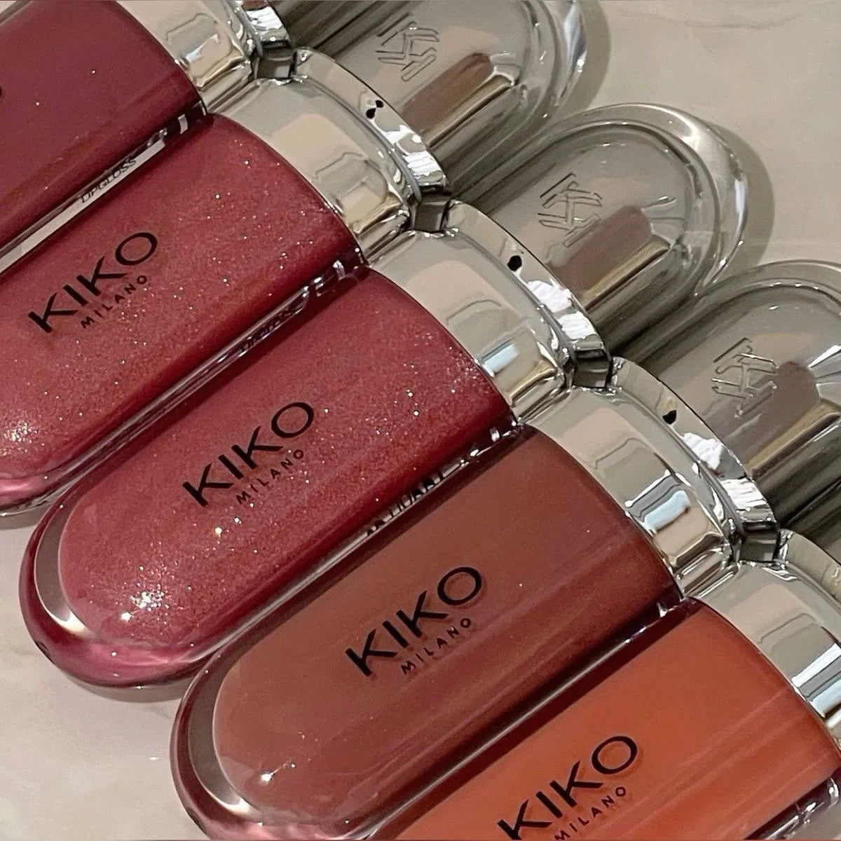 KIKO Milano 3D Hydra Lip Glass, rossetto effetto labbra in vetro, volumizzante, non appiccicoso, con finitura a specchio, colore applicabile in strati, resistente all'acqua, idratante, a lunga tenuta.