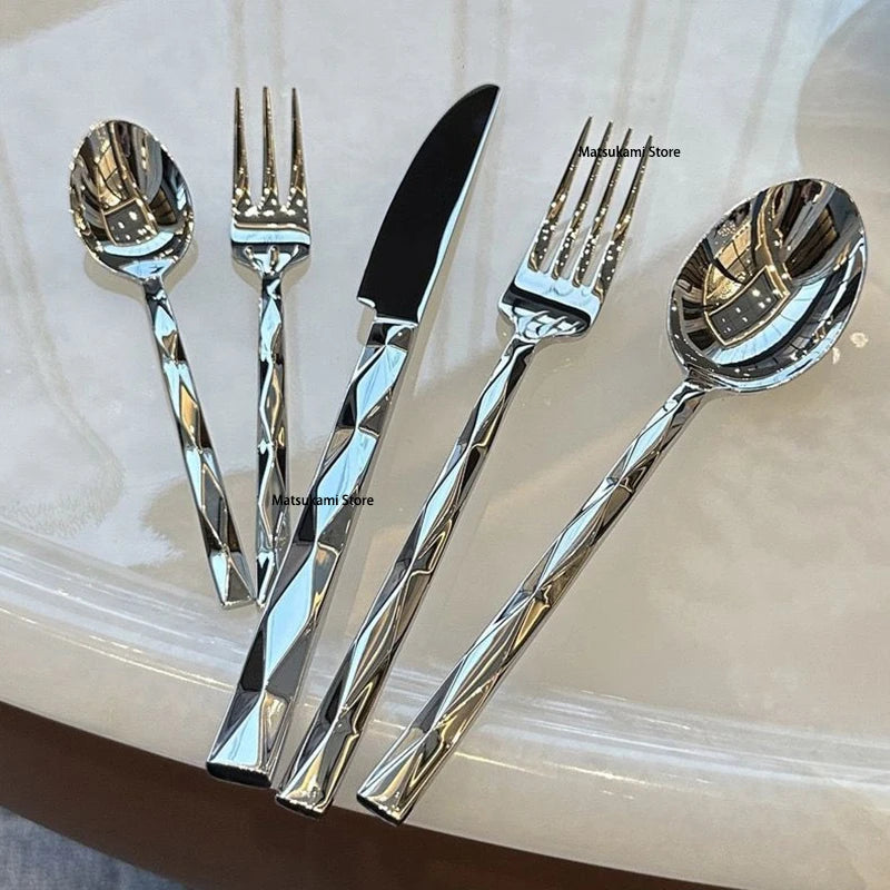 Set di posate in acciaio inossidabile con finitura a taglio diamantato di alta qualità, coltello, forchetta e cucchiaio per bistecche con manico rinforzato, posate occidentali di lusso per uso domestico e alberghiero