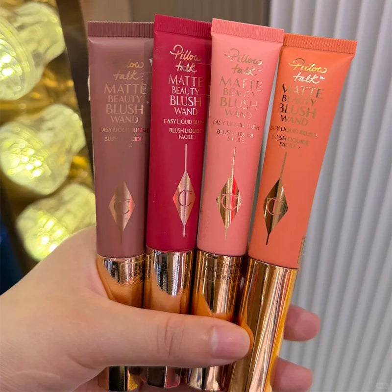Charlotte Tilbury Highlight Spotlight Brightening Air Cushion Pen, Penna Illuminante in Polvere Cosmetica ad Alta Lucentezza, Blush Air Cushion Pen Star Makely