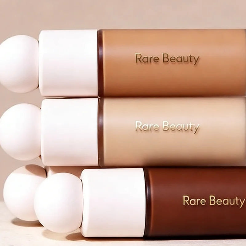 Fondotinta liquido leggero e invisibile Rare Beauty, stick per il contouring 3D, copre naturalmente imperfezioni, occhiaie, lentiggini e segni dell'acne, base per il trucco.