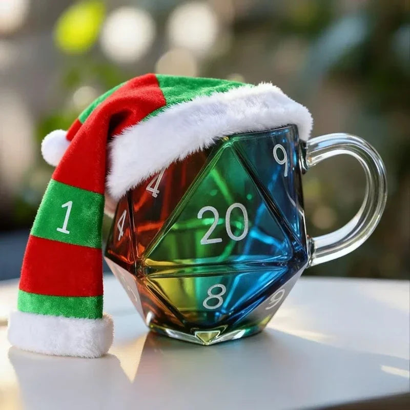 Tazza in vetro trasparente a forma di dado poliedrico con manico, ideale per serate di giochi di fantasia, un regalo originale per i giocatori.