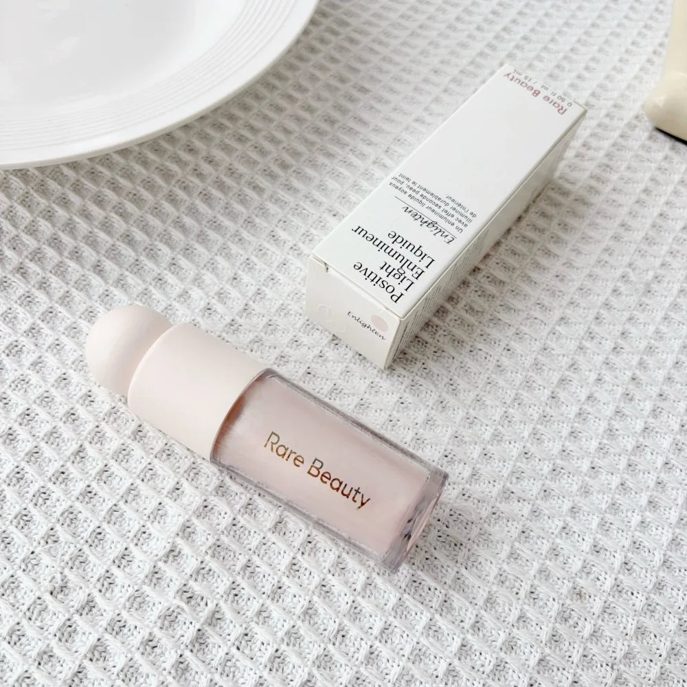 Rare Beauty Illuminante Innovativo Effetto Seta Leggero, Lucidalabbra Resistente all'Acqua a Lunga Durata, Contouring Liquido, Cosmetici Regalo