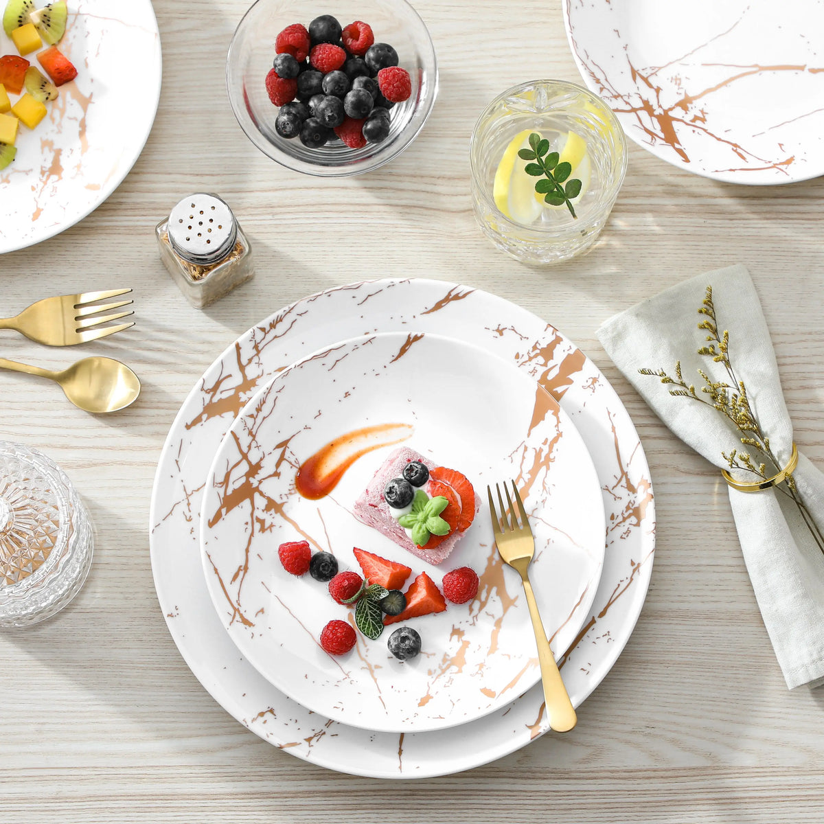 LOVECASA Set di piatti in ceramica da 12/24 pezzi Color smalto bianco con Set di stoviglie in oro con cena/Dessert/ciotola da 4/8 pezzi per 4/8 persone