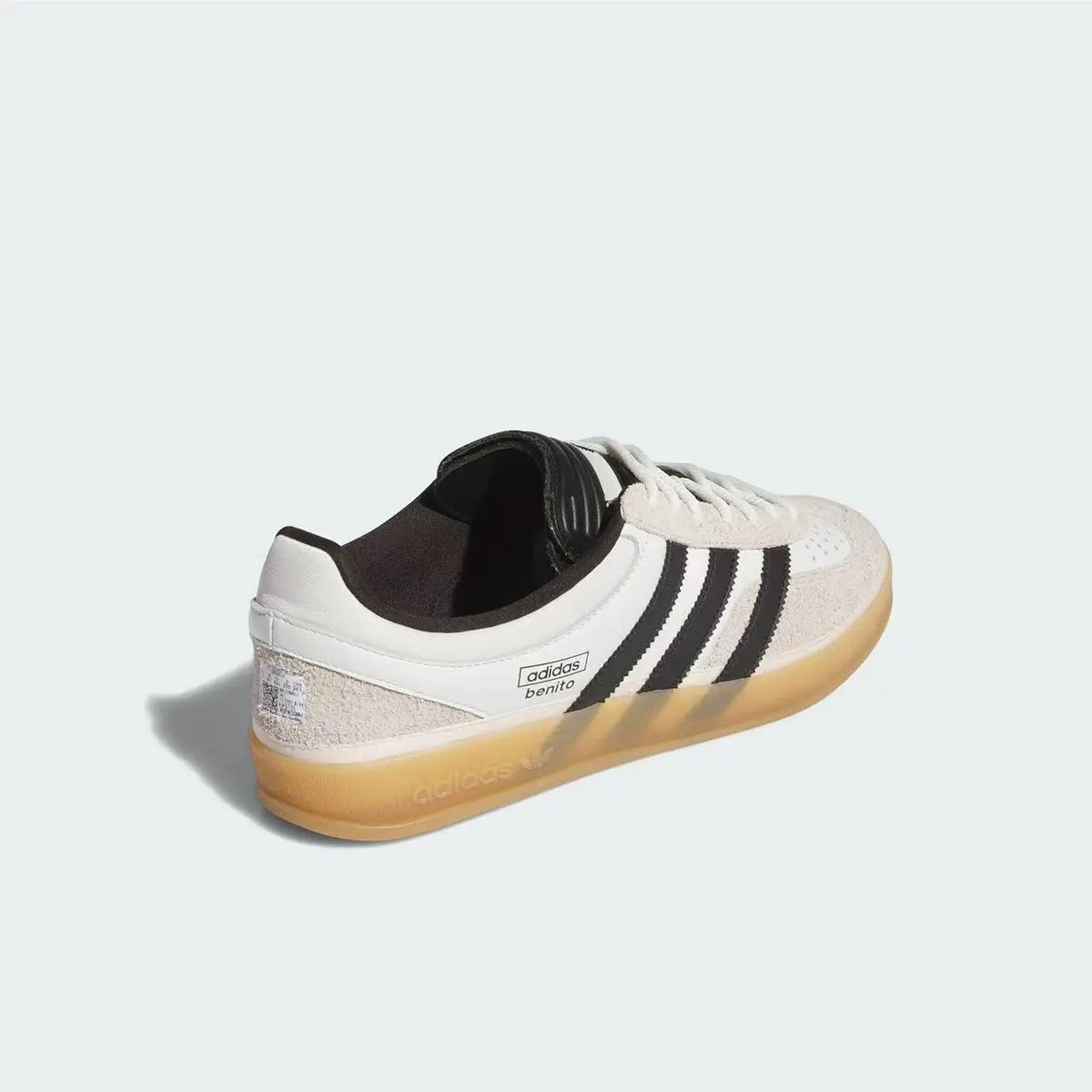 Scarpe da ginnastica adidas Originals in bianco sporco con tre strisce nere, suola in gomma, sneakers casual retrò IF9735