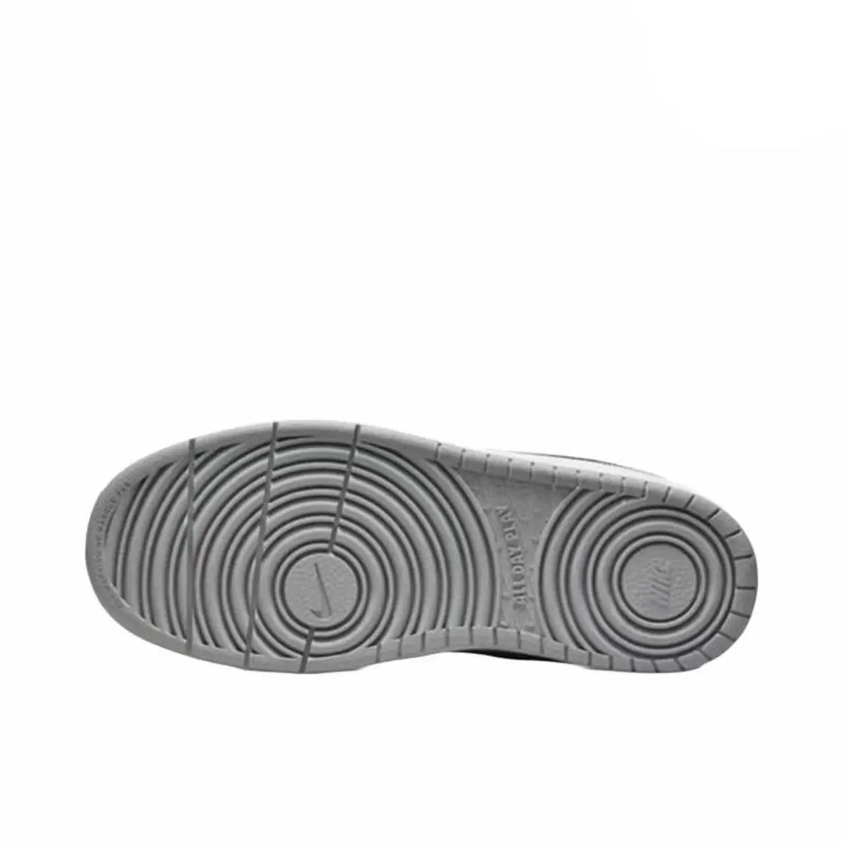 Sneakers Nike con colori a blocchi: bianco, grigio e blu lago – modello classico con grande logo a forma di S e suola piatta, versatili e di tendenza, BQ5448-117.