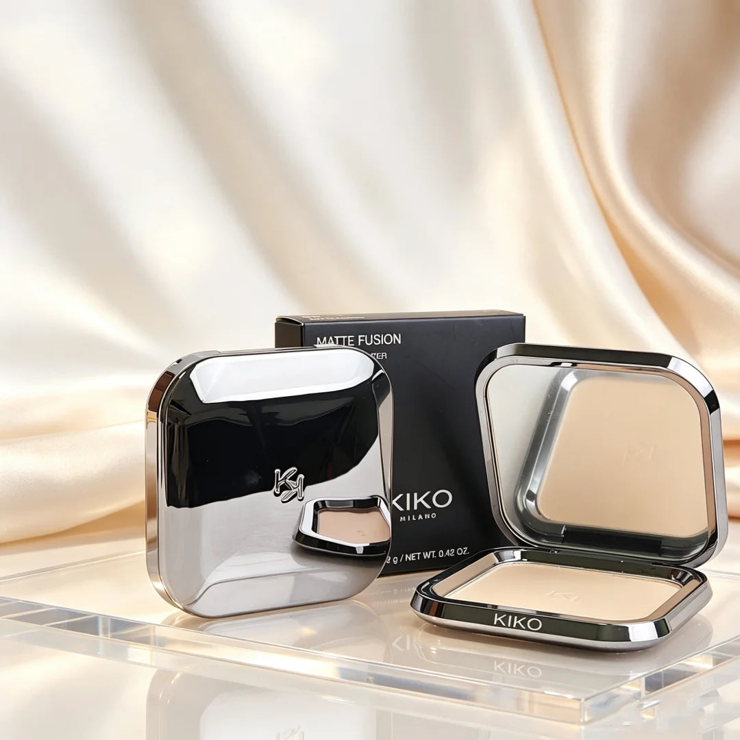 KIKO Milano Weightless Perfection Fondotinta in Polvere Wet Dry Controllo del Sebo Lunga Durata 10 Ore Finitura Opaca che Sfuma i Pori Regalo per il Trucco