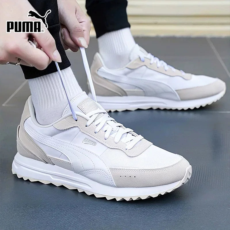 PUMA Sneakers casual leggere retrò in pelle scamosciata beige con cuciture in mesh 397377-05