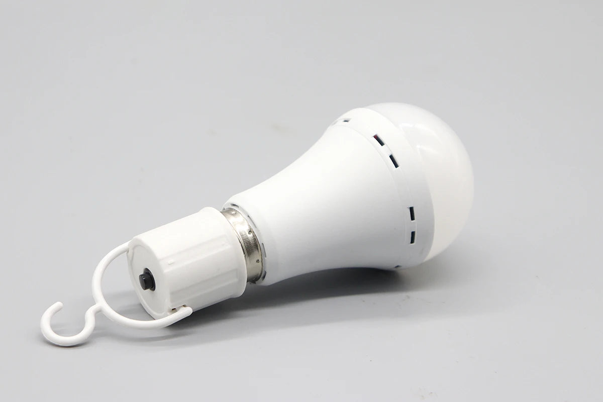 Lampadina LED ricaricabile E27 7W 1500mAh 220V 110V Lampadina di emergenza per alimentazione domestica Lampada da giardino per portico da campeggio in guasto all'aperto
