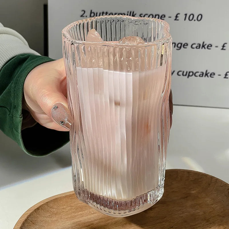 Tazza di succo in vetro irregolare per uso domestico
