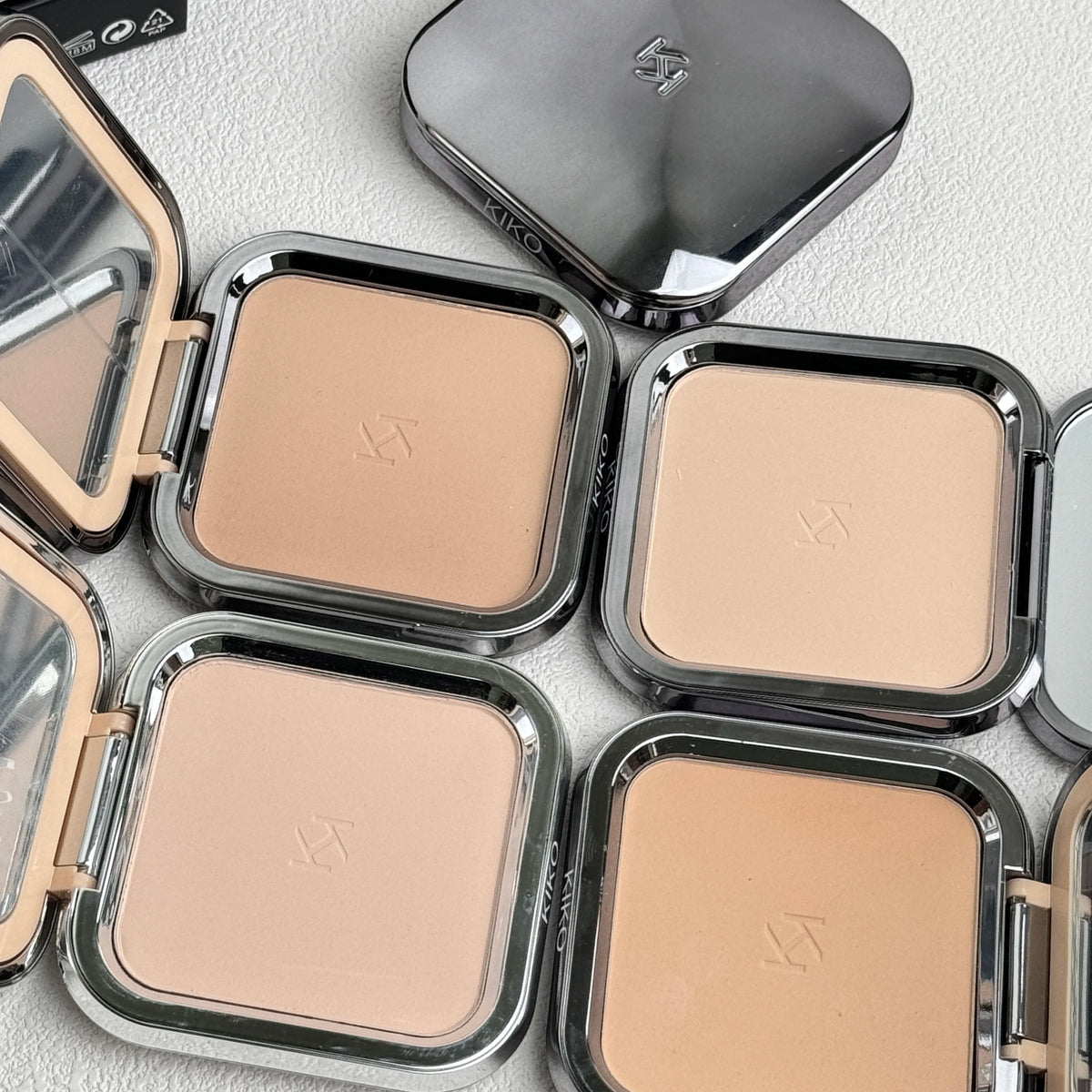 KIKO Milano Cipria Opaca Pressata Controllo Olio e Riduzione dei Pori Cipria Fissante a Lunga Durata Finitura Naturale Effetto Soft-Focus Trucco Viso