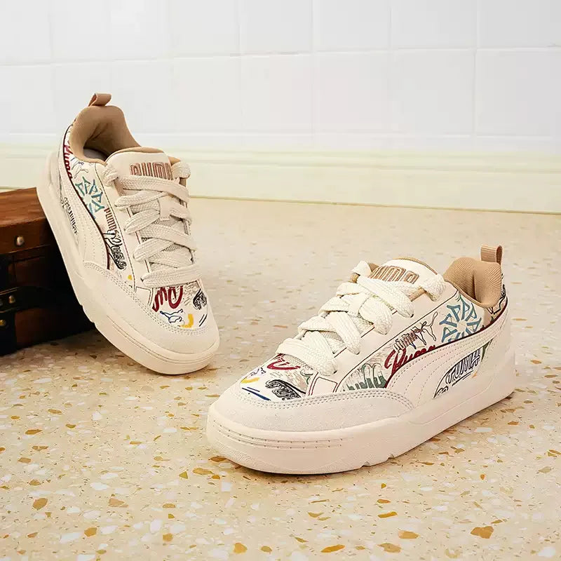 PUMA Scarpe da skate casual alla moda con suola spessa e cuciture in pelle scamosciata con stampa graffiti bianco sporco 405258-02