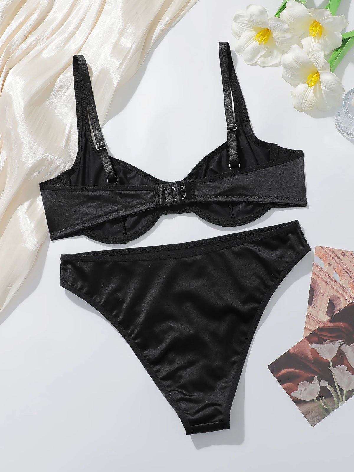 Set di Lingerie di Lusso in Raso per Donne, 2 Pezzi, Reggiseno a 3/4 Coperture e Slip, Effetto Seta Lucida, Sexy Set Intimo Nero MR2938