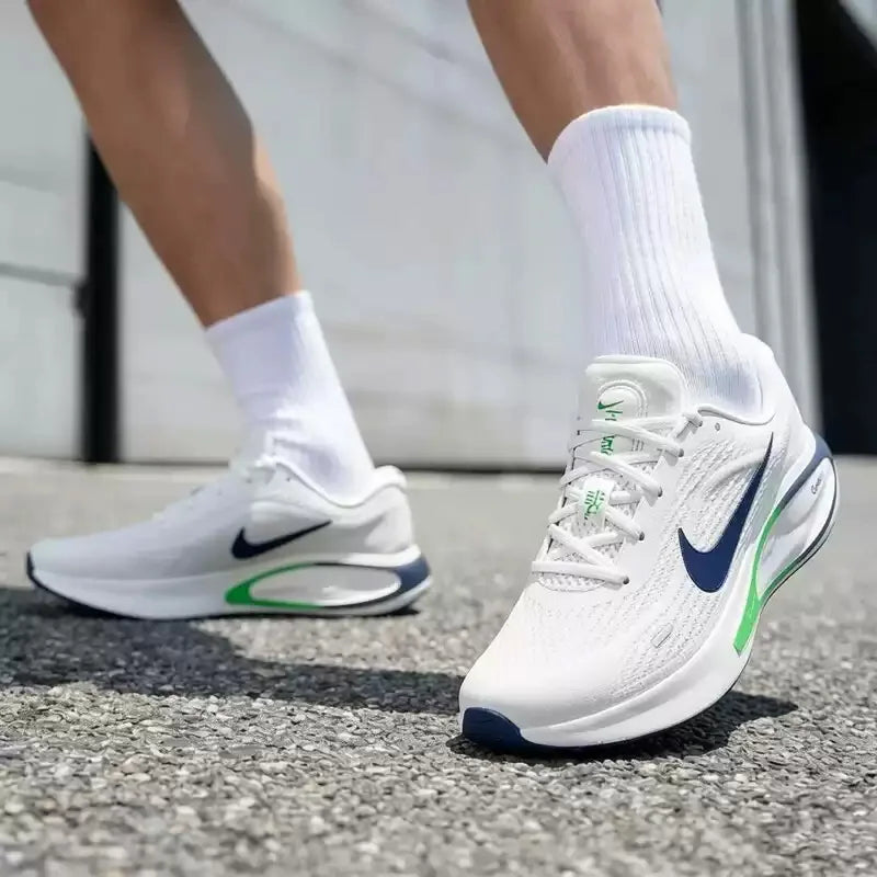 Scarpe da Uomo Nike JOURNEY RUN - Scarpe Sportive Professionali per Corsa su Strada con Supporto, Ammortizzazione e Traspirabilità FN0228-113