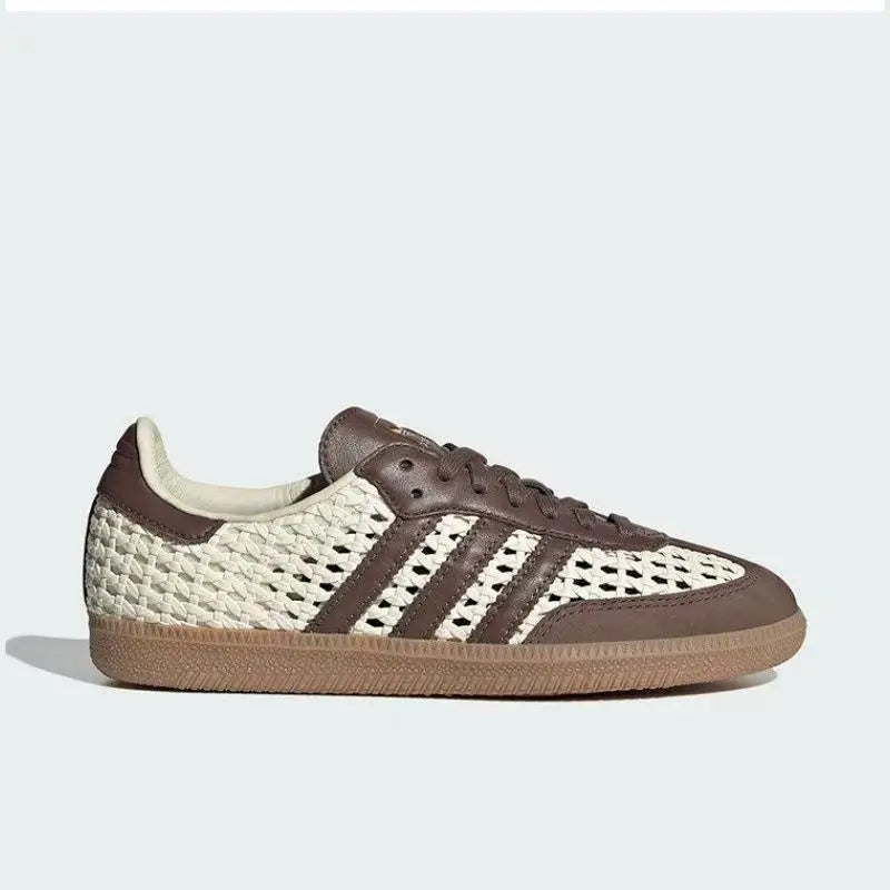 Scarpe da allenamento in tessuto a rete della linea adidas Originals, in stile retrò, nei colori bianco sporco e marrone, con suola in gomma e design a punta a T, scarpe da ginnastica casual traspiranti, modello IH9373.