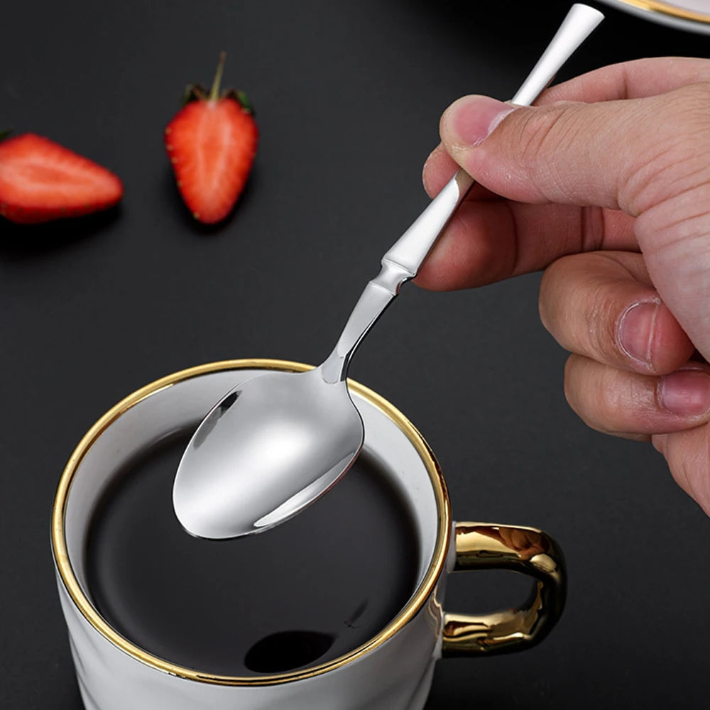 Set di posate da 24 pezzi in acciaio inox, coltelli, forchette, cucchiaini da caffรจ, stoviglie lavabili in lavastoviglie.
