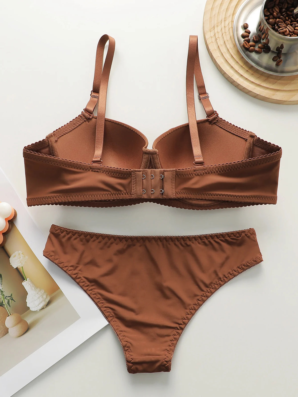 Nuovo set da 2 pezzi quotidiano in tinta unita di vendita calda con reggiseno push up con bordo in acciaio per set intimo donna J2611