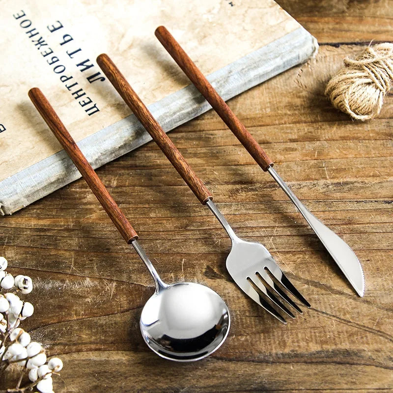 Set di posate di lusso leggero per hotel in acciaio inossidabile con manico in palissandro vintage, coltello da bistecca, forchetta e cucchiaio