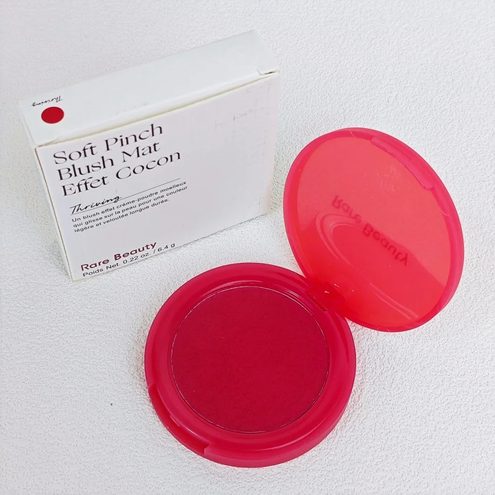 Rare Beauty Soft Pinch Matte Bouncy Cushiony Cream-to-powder Blush: Fard in Crema Effetto Cuscino, Leggero e Voluminoso, Trucco Luminoso Liquido Positive Light