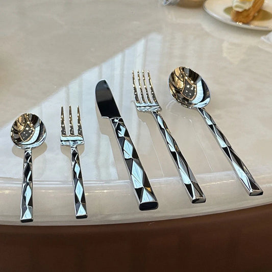 Set di posate in acciaio inossidabile con finitura a taglio diamantato di alta qualità, coltello, forchetta e cucchiaio per bistecche con manico rinforzato, posate occidentali di lusso per uso domestico e alberghiero
