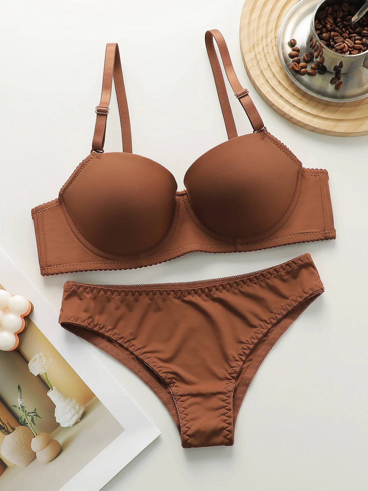 Nuovo set da 2 pezzi quotidiano in tinta unita di vendita calda con reggiseno push up con bordo in acciaio per set intimo donna J2611