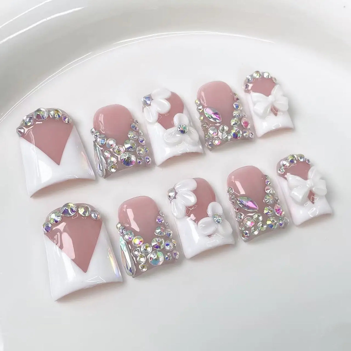 10 pezzi di alta qualità, stile semplice ed elegante, motivi dipinti a mano, fiocco tridimensionale, finto diamante fatto a mano scintillante.
