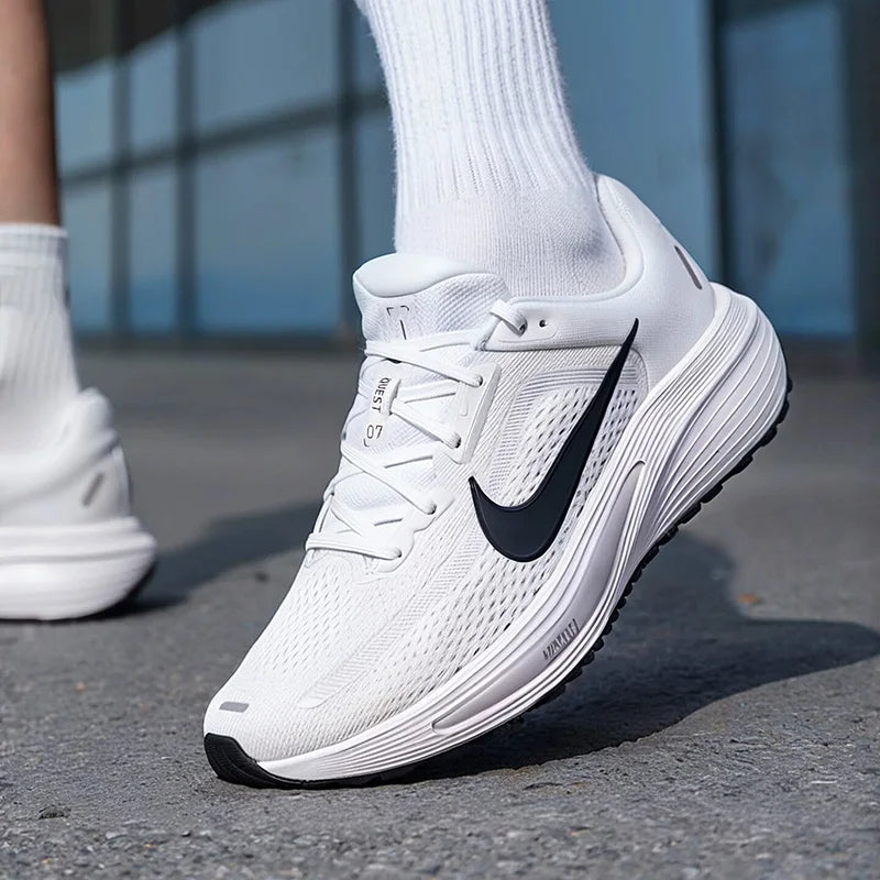 Scarpe Sportive Originali Nike - Sneakers Bianche da Uomo con Tomaia in Rete Traspirante per Corsa IM6368-101