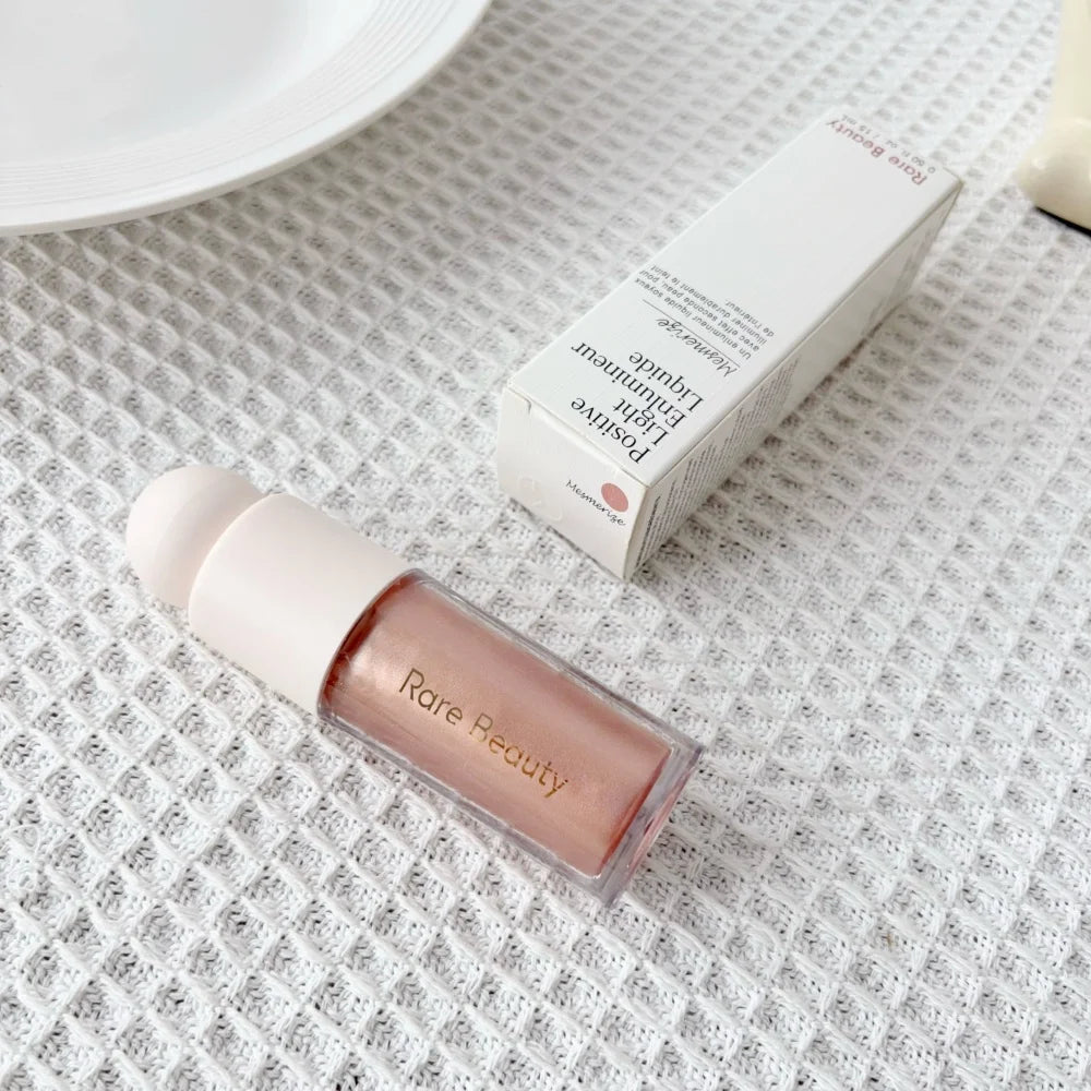 Rare Beauty Illuminante Innovativo Effetto Seta Leggero, Lucidalabbra Resistente all'Acqua a Lunga Durata, Contouring Liquido, Cosmetici Regalo