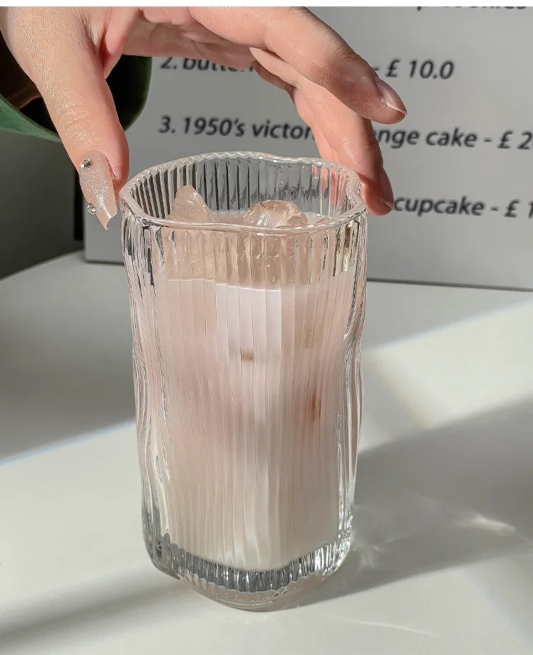 Tazza di succo in vetro irregolare per uso domestico