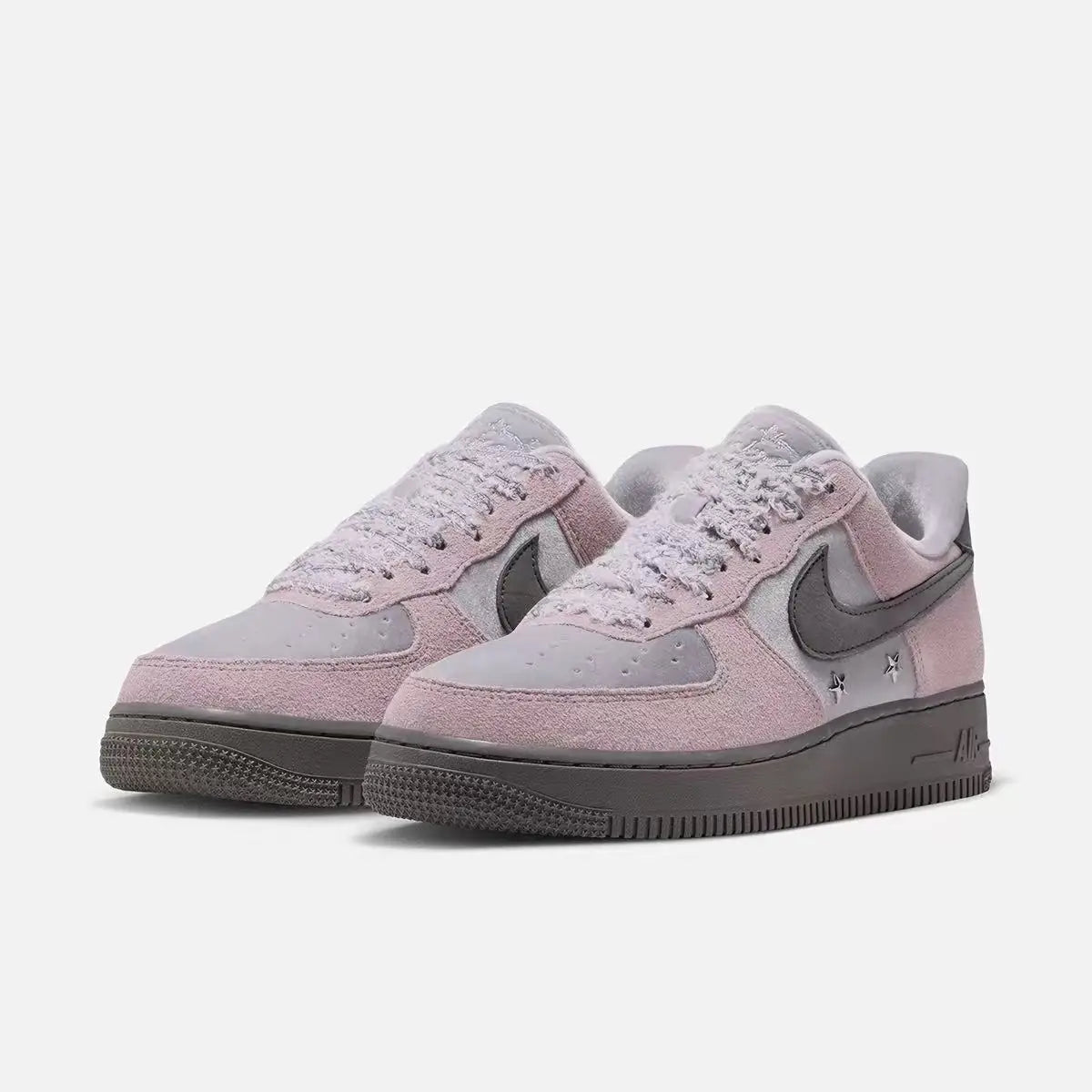 Sneakers Nike Air Force 1 con design a blocchi di colore, tomaia grigio-viola, suola spessa nera, modello di tendenza IZ6168-001