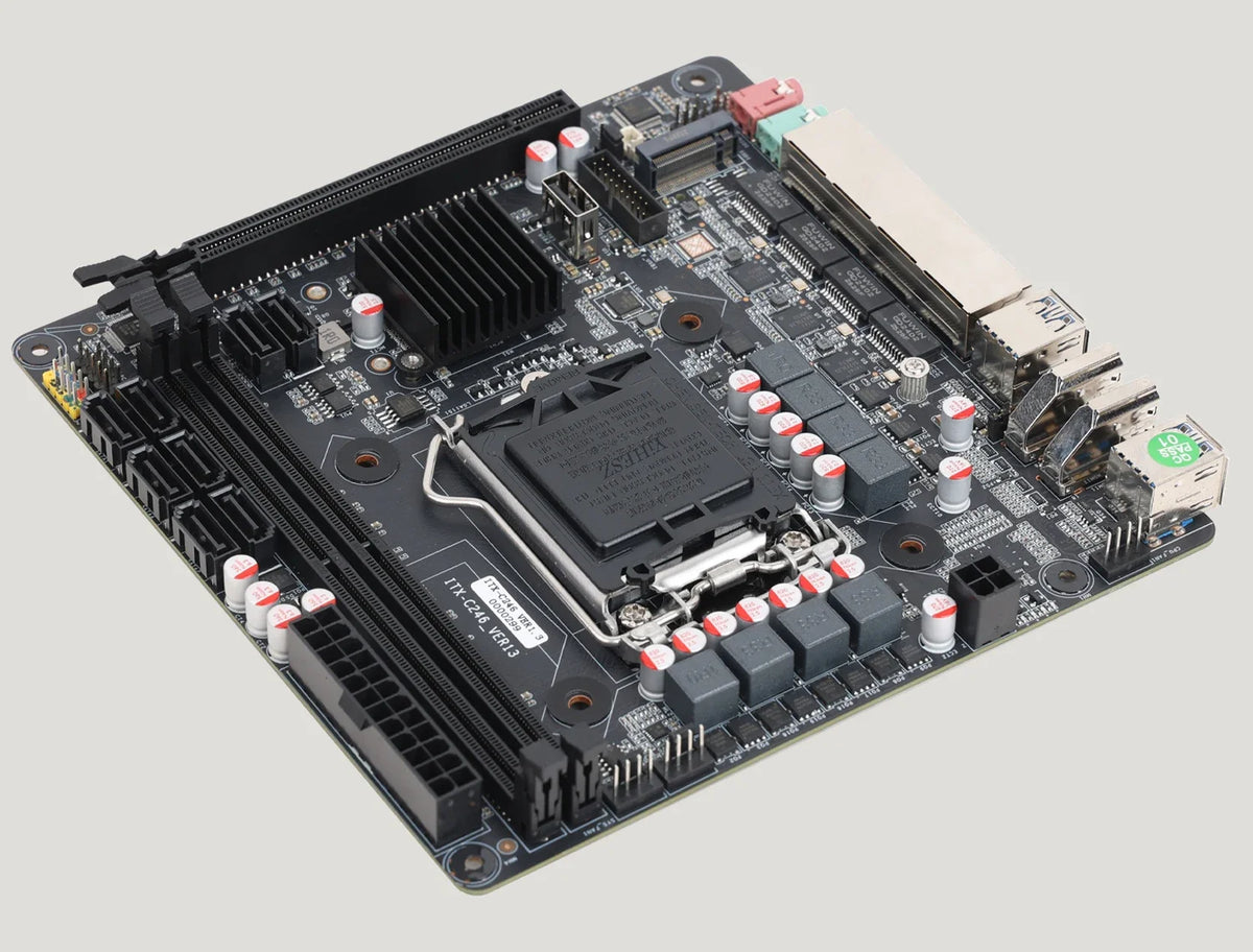 Scheda Madre NAS Mini Vpro YX-C246 a 8 Alloggiamenti 8 SATA 4 LAN 2xDDR4 3xM.2 PCIe x16 LGA1151 Supporta E-2100 E-2200 Core di 8a e 9a Generazione