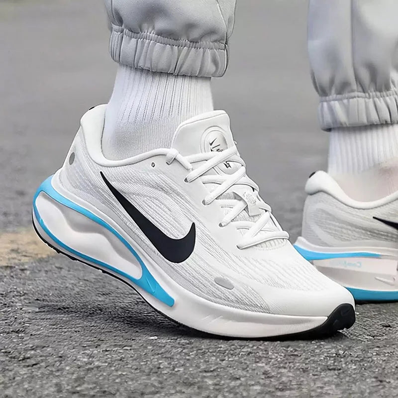 Scarpe sportive da uomo NIKE JOURNEY RUN in rete per il tempo libero e l'allenamento - Running - FN0228-112