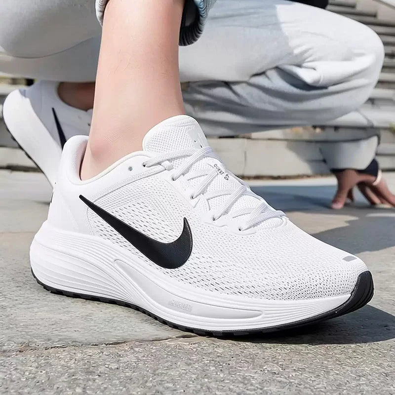 Scarpe Sportive Originali Nike - Sneakers Bianche da Uomo con Tomaia in Rete Traspirante per Corsa IM6368-101