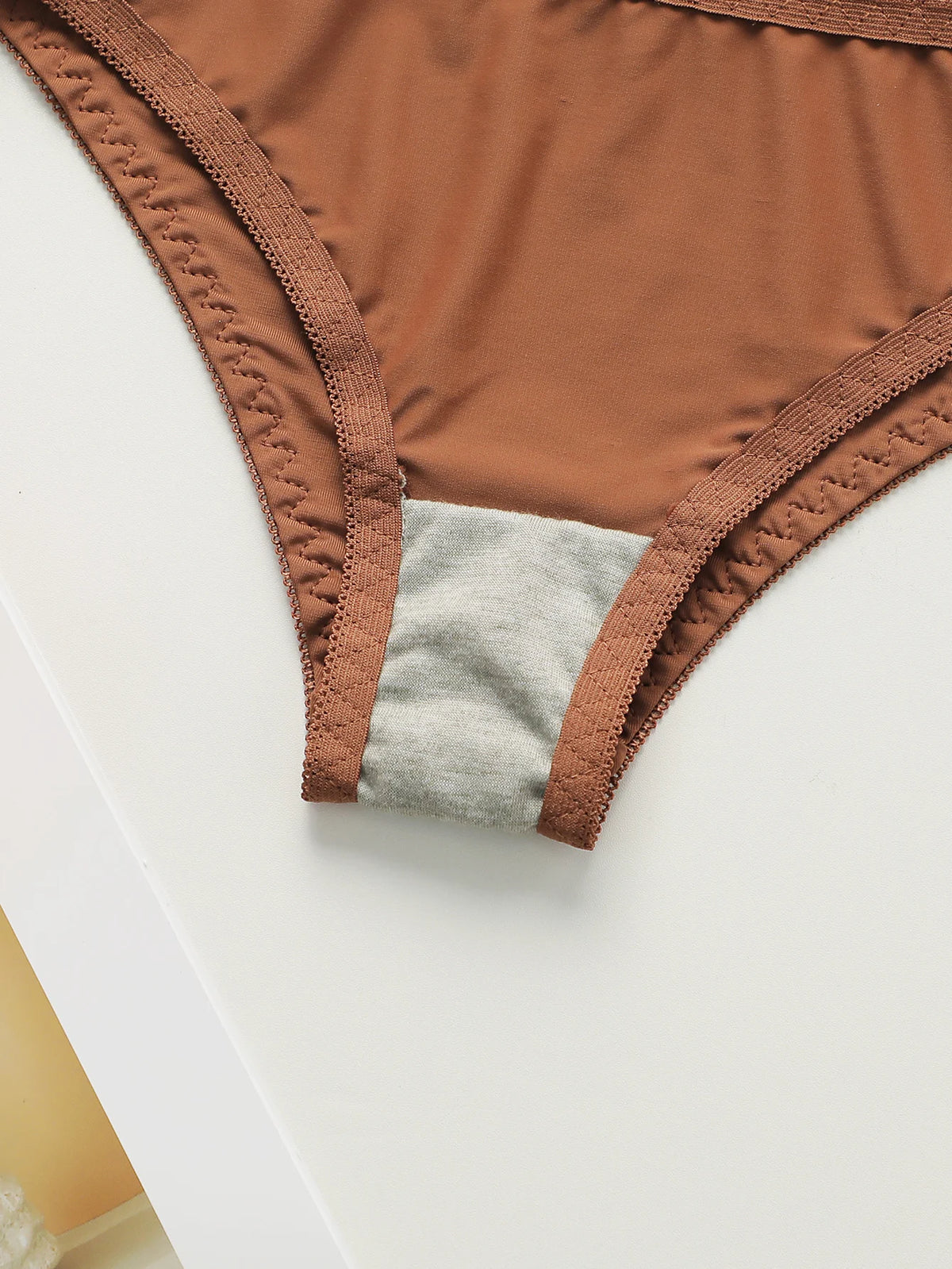 Nuovo set da 2 pezzi quotidiano in tinta unita di vendita calda con reggiseno push up con bordo in acciaio per set intimo donna J2611
