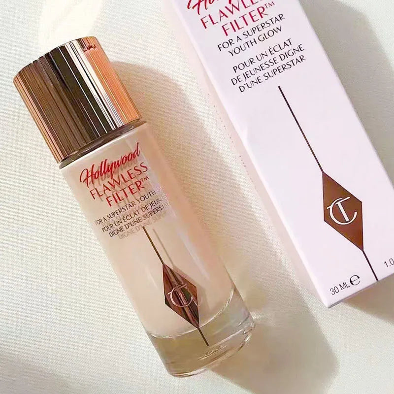 Fondotinta Liquido e Cipria Micro-Leggera Charlotte Tilbury: Cosmetici Portatili Multiuso Effetto Flawless