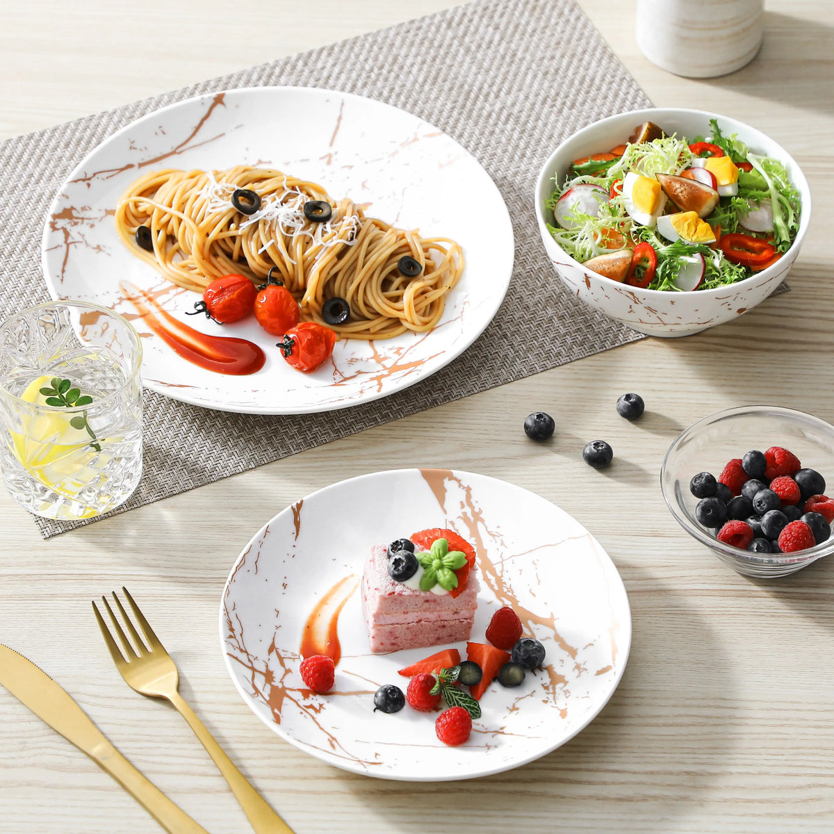 LOVECASA Set di piatti in ceramica da 12/24 pezzi Color smalto bianco con Set di stoviglie in oro con cena/Dessert/ciotola da 4/8 pezzi per 4/8 persone