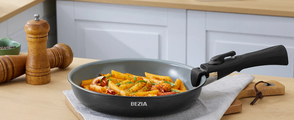 Pentole a induzione Bezia con rivestimento in ceramica sana, pentole e padelle antiaderenti Set 13 pezzi con manici staccabili