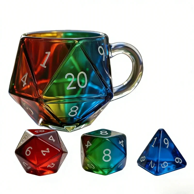 Tazza in vetro trasparente a forma di dado poliedrico con manico, ideale per serate di giochi di fantasia, un regalo originale per i giocatori.