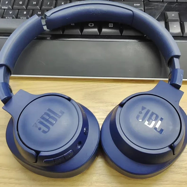 Cuffie wireless JBL Tune 720BT, modello on-ear, con tecnologia Bluetooth 5.0, cancellazione del rumore, ideali per il gaming e lo sport, con funzione vivavoce, 720 BT.