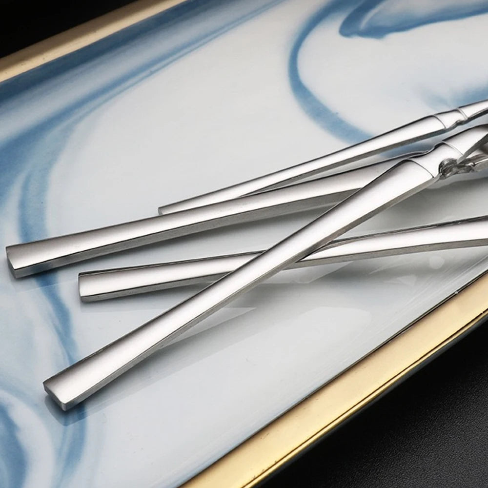 Set di posate da 24 pezzi in acciaio inox, coltelli, forchette, cucchiaini da caffรจ, stoviglie lavabili in lavastoviglie.