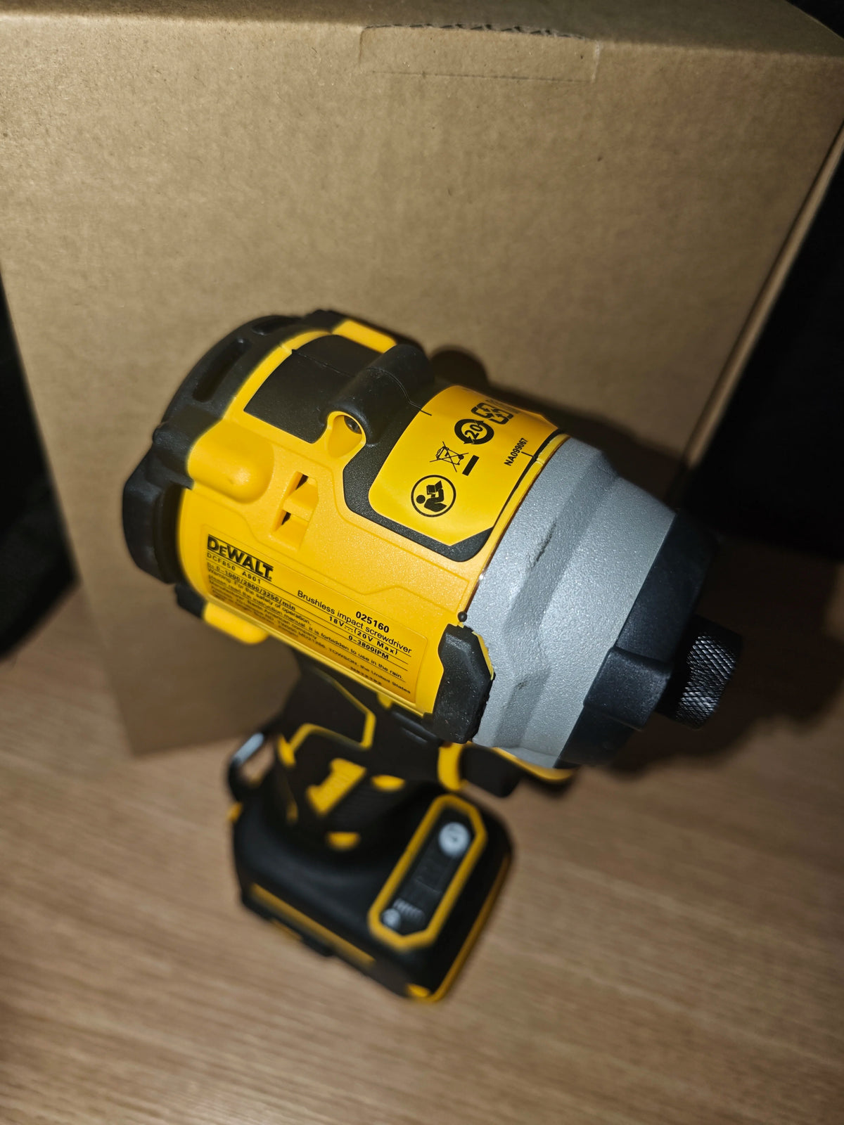 DEWALT DCF850: avvitatore a impulsi senza spazzole, batteria al litio da 20 V, avvitatore elettrico ad alta coppia, utensile elettrico professionale.