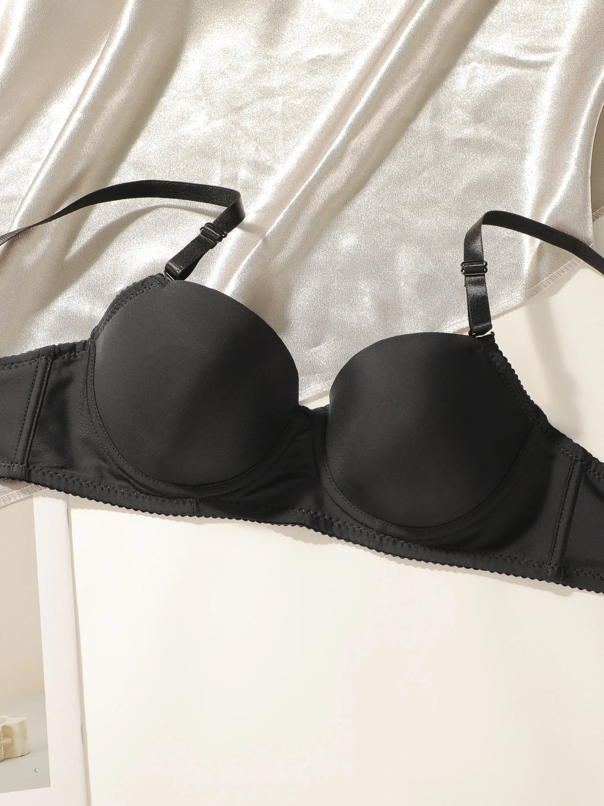 Nuovo set da 2 pezzi quotidiano in tinta unita di vendita calda con reggiseno push up con bordo in acciaio per set intimo donna J2611