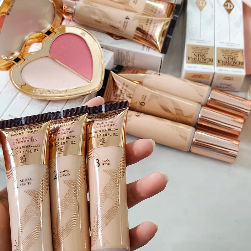 Charlotte Tilbury Soft Light Essence Fondotinta Liquido con Acido Ialuronico per un Aspetto Sano e Luminoso Naturale, Cosmetici per Pelle Secca